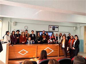 Aksaray Üniversitesi Türk Dili ve Edebiyatı Bölümü Öğrencilerinden Atatürk Anadolu Lisesi'ne Roman Kahramanları Festivali Ziyareti