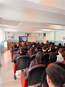 Aksaray Üniversitesi Türk Dili ve Edebiyatı Bölümü Öğrencilerinden Atatürk Anadolu Lisesi'ne Roman Kahramanları Festivali Ziyareti