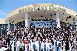 ASÜ Fen-Edebiyat Fakültesinde mezuniyet heyecanı yaşandı