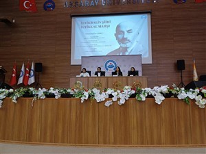 Türk Dili ve Edebiyatı Bölümü tarafından İstikbalin Şiiri İstiklal Marşı isimli öğrenci paneli yapıldı.